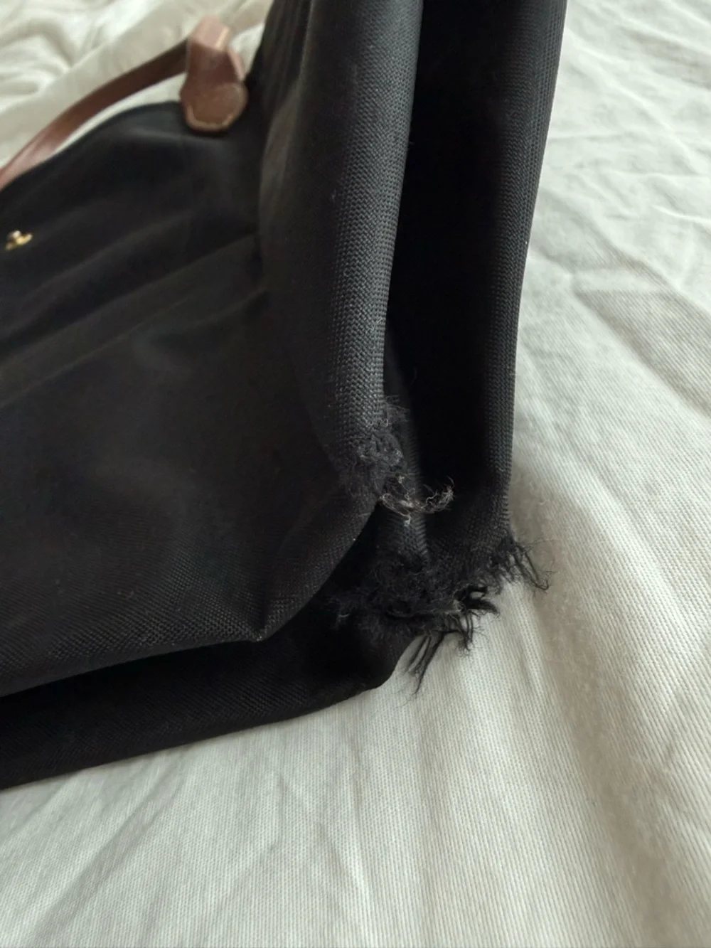 Classic Longchamp Le Pliage Black Tote in Medium - Picture 4 of 10